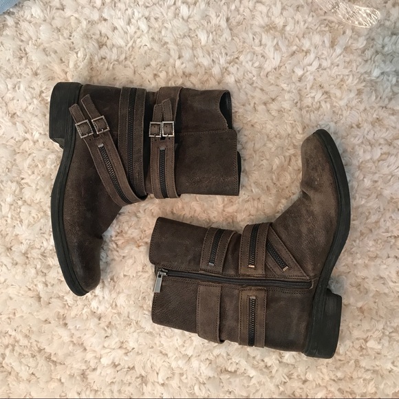 Vince Camuto Shoes - Vince Camuto gray zipper boots